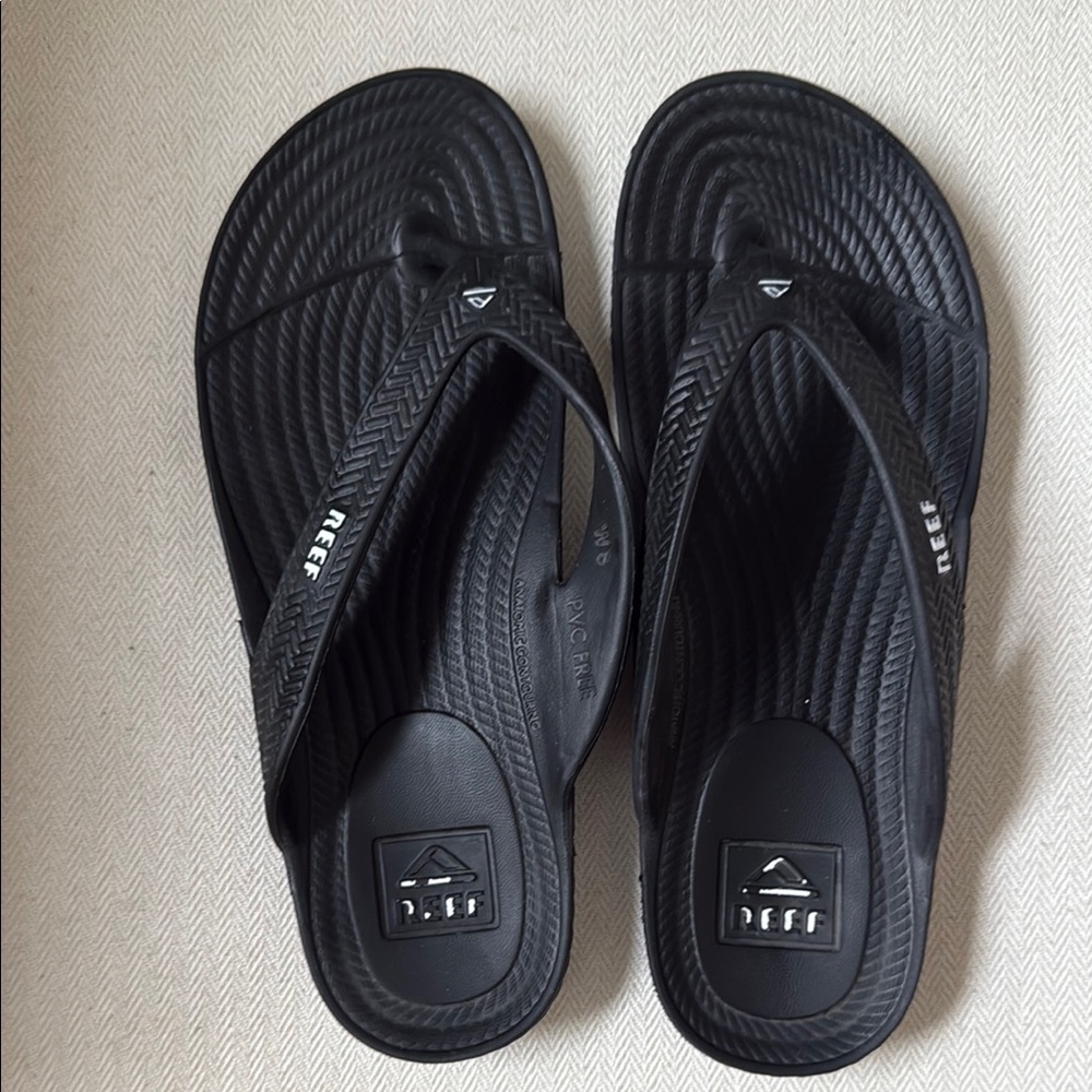 Reef Black Sandals Minimalist Cushioned Flip-Flops